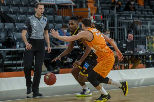 不断突破自 不断突破自